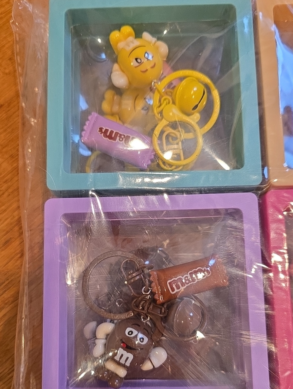BULK M&M'S Pastel Assorted Character Keychains In Floating Box - Picture 3 of 6